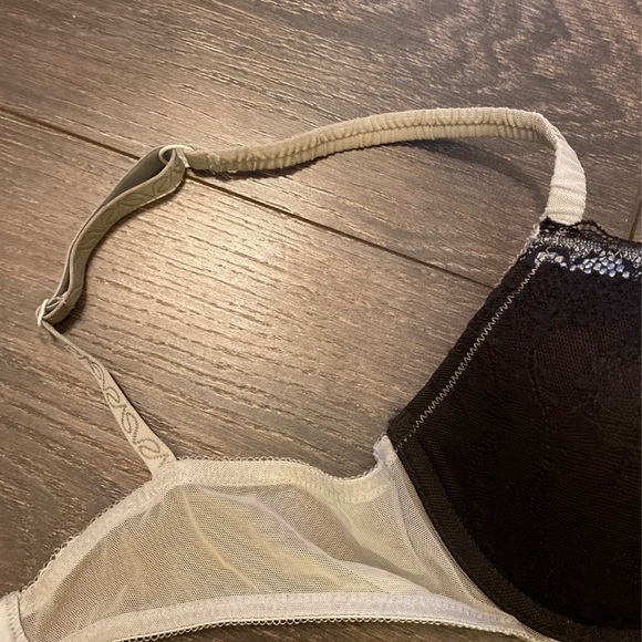 Vera Wang Bra 34C - Picture 8 of 8